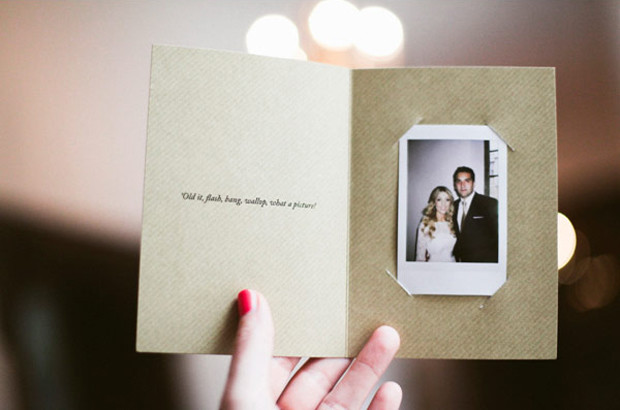 Instax billede brugt i kort, der viser kreativiteten bag instax kameraet