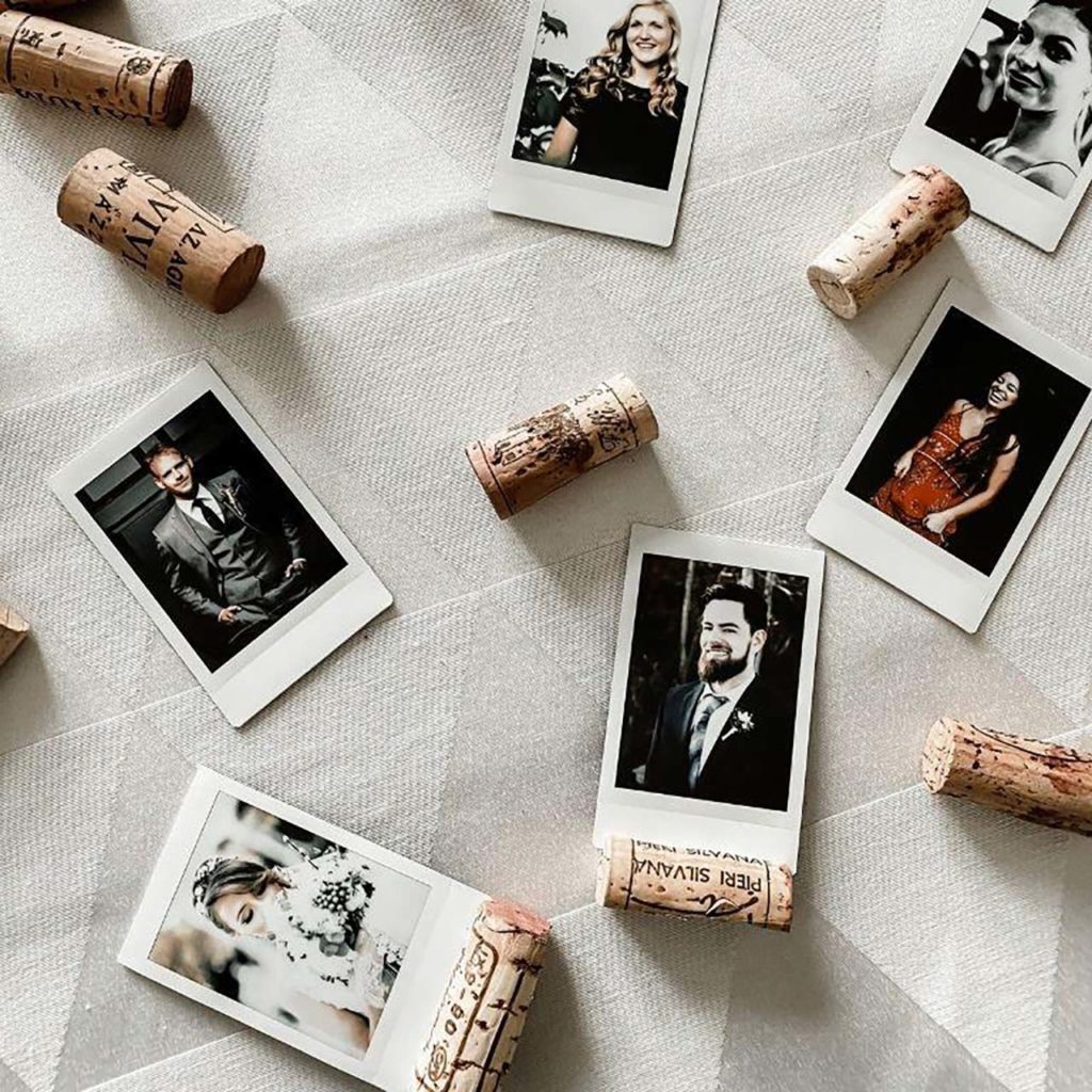 Forvandl din fest med dit instax kamera ved at printe dine instax billeder til festen