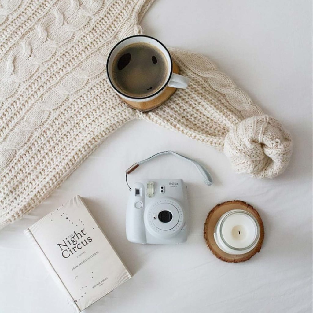 instax mini 11 er perfekt til at kreative flat-lay billeder