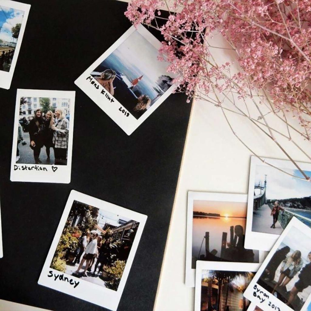 Instax-foton som ska användas för DIY-fotoalbumprojekt